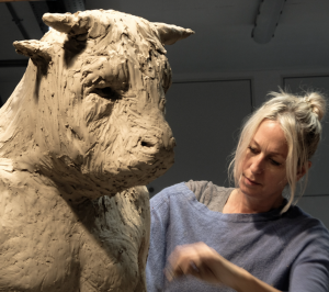 Mougins Monumental 2026 : Beth Carter installera ses êtres hybrides dans tout le village 